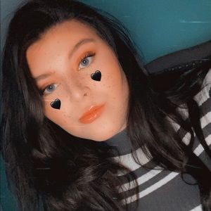 Meet your Posher, Claudia